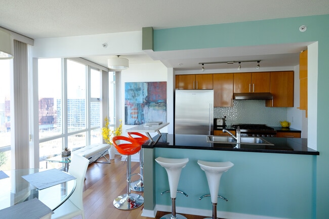 Building Photo - 1906-1077 Marinaside