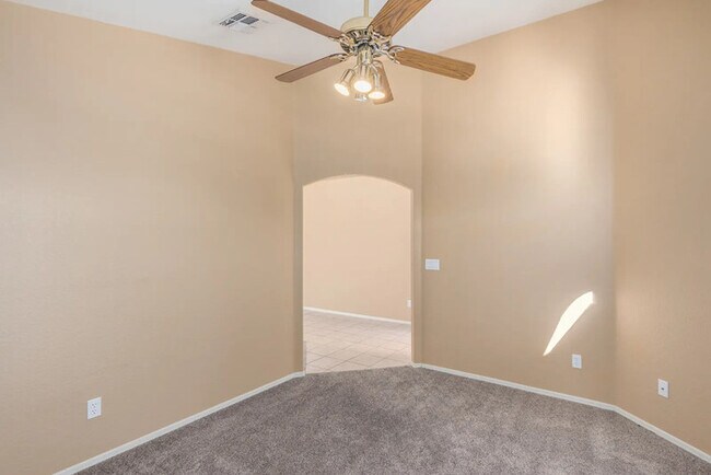 Building Photo - HOME FOR RENT