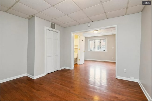 Building Photo - 4 Bedroom Home