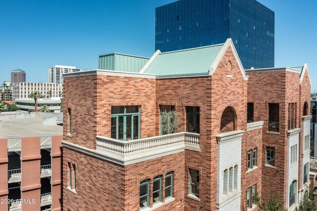 Building Photo - 54 W Palm Ln