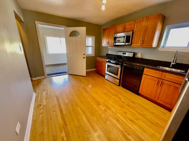 Building Photo - 905 Marengo Ave