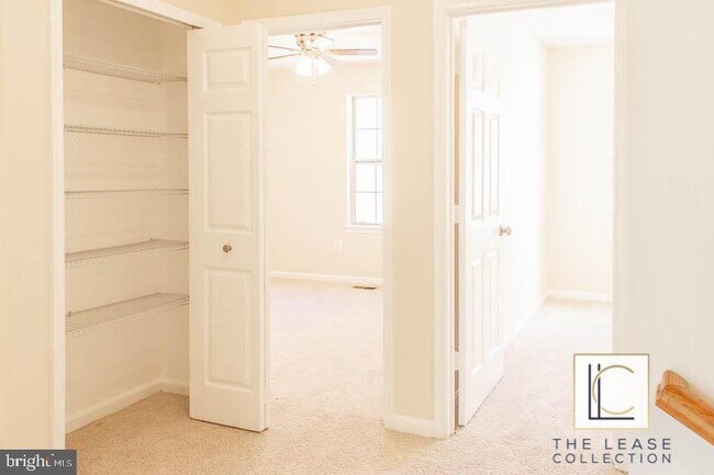 Foto del edificio - 7128 Mahogany Dr