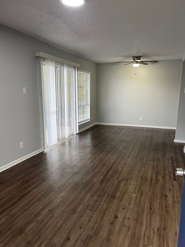 Interior Photo - Henley Park Apartments