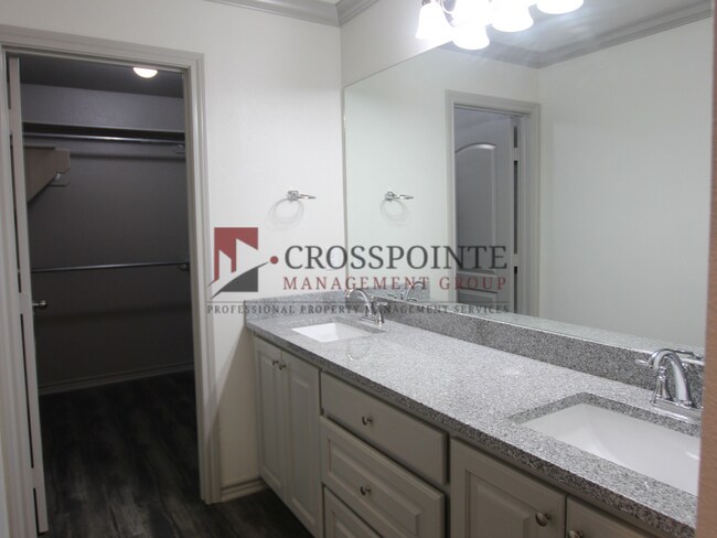 Foto del edificio - Beautiful 3 Bedroom 2 Bathroom Townhouse in South Tyler! 1/2 OFF FIRST FULL MONTH