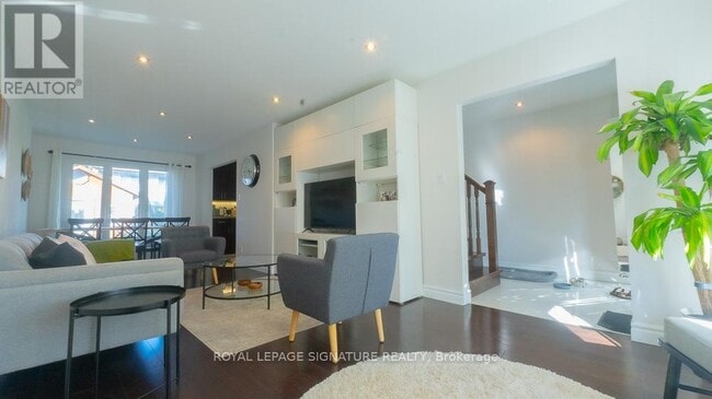 Building Photo - 1460 Tampa Crescent