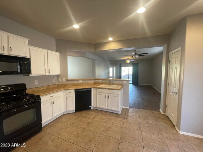 Foto del edificio - 2326 N Hudson Dr
