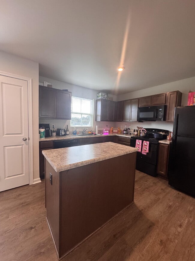 Building Photo - Charming 3-Bed, 2.5-Bath Home in Woodruff ...
