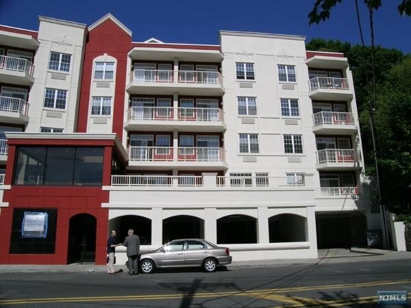 Primary Photo - 1100 River Rd
