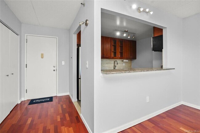 Building Photo - 123 Mamaroneck Ave