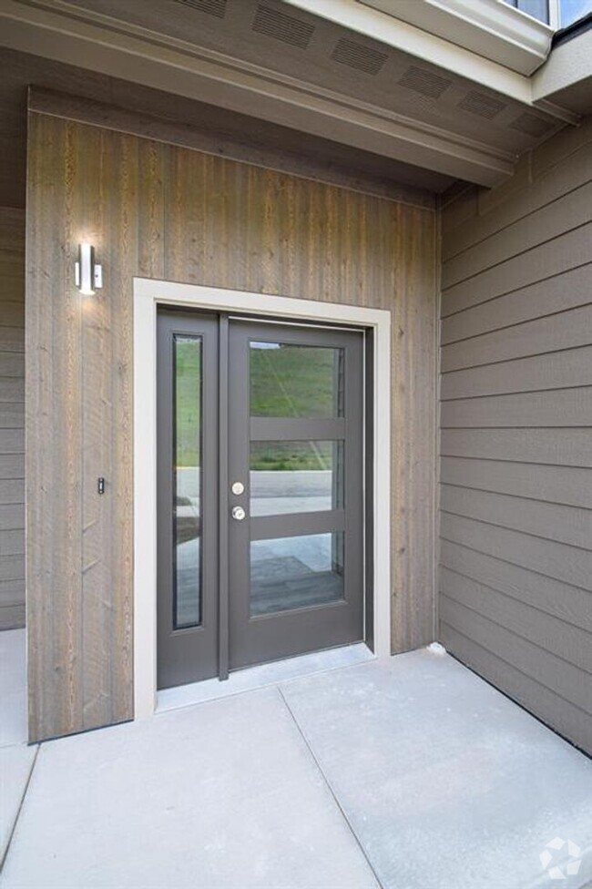 Building Photo - 7114 Shaver Dr