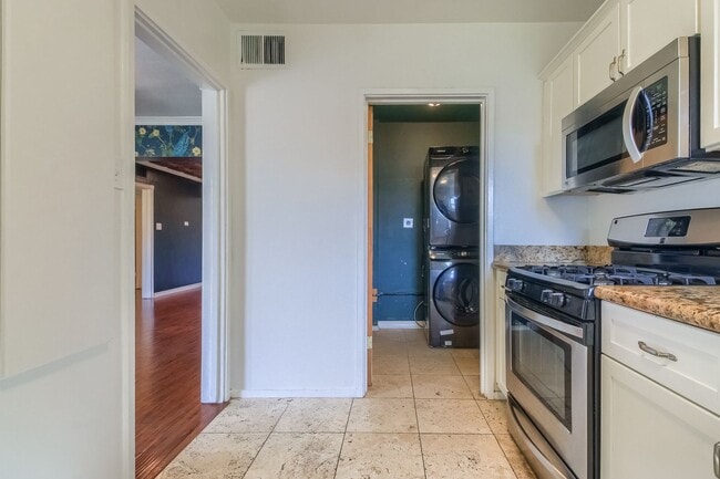 Building Photo - 2 Bedroom Single Family in Phoenix