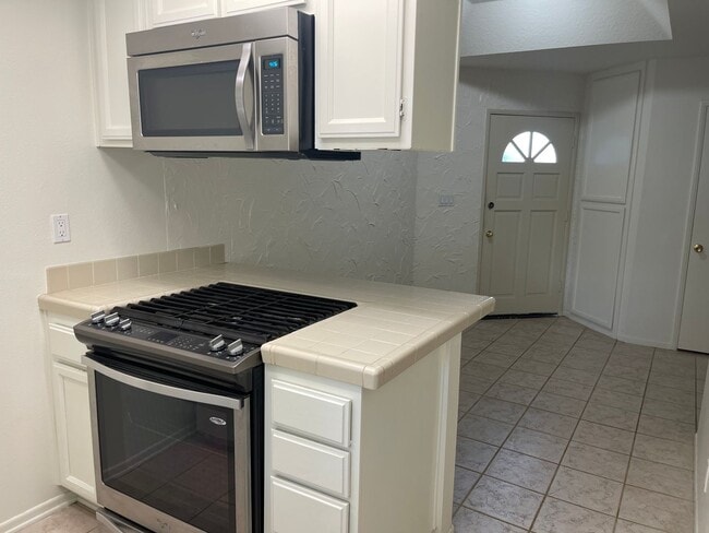 Building Photo - Adorable 1 bed 1 bath Apartment in Agoura Hills!