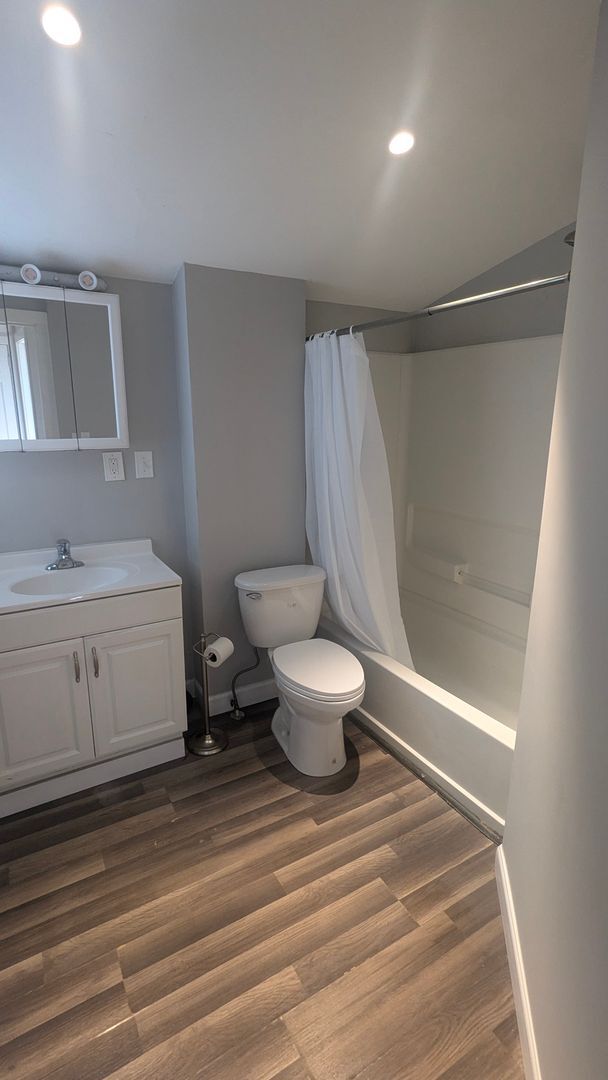 Foto del edificio - 2 bedroom Side by Side Duplex