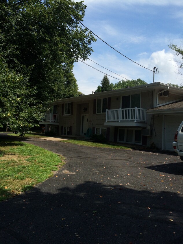 Building Photo - 1078 E Circle Dr