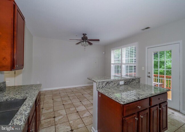Foto del edificio - 32 Harbour Heights Dr