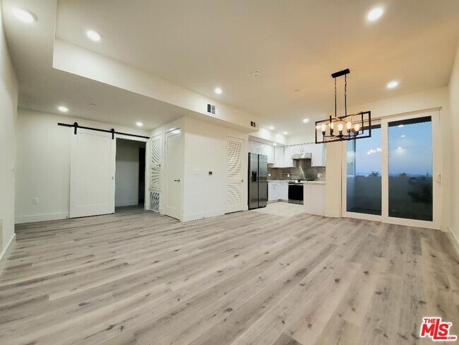 Building Photo - 3643 Empire Dr