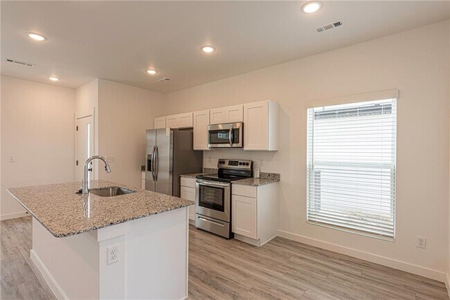 Foto del edificio - 621 St Charles Pl