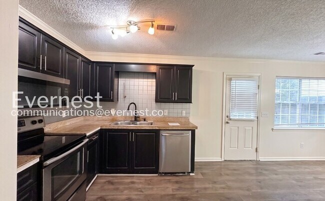 Building Photo - 1592 King James Dr