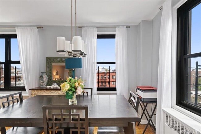 Foto del edificio - 2835 Webb Ave