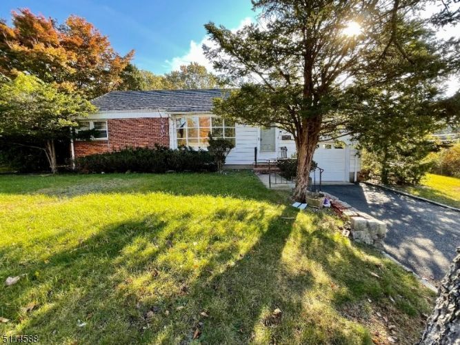 Foto principal - 11 Crestview Dr