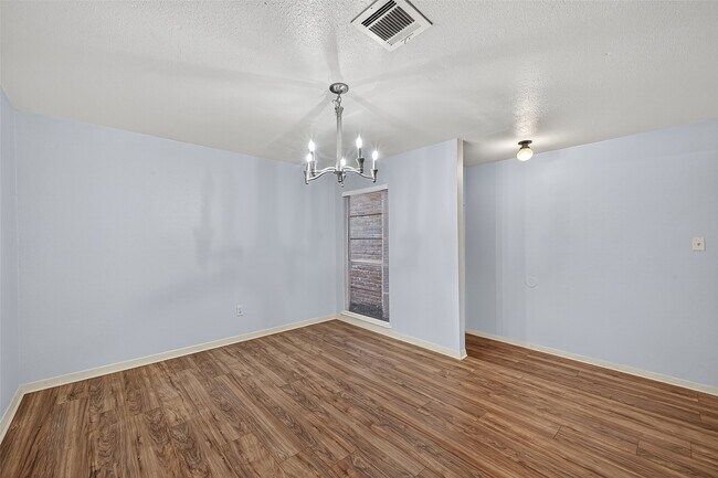 Foto del edificio - 3906 Glen Cove Cir