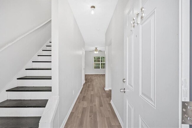 Building Photo - 1573 Eastern Sunrise Ln