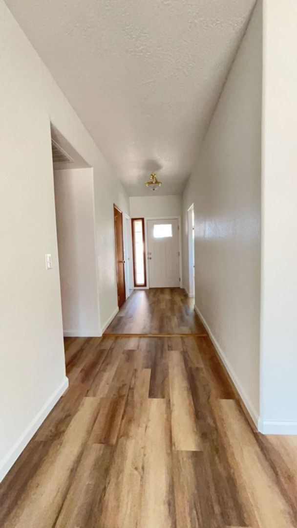 Foto del edificio - 3 Bedroom 2 bath house coming available!