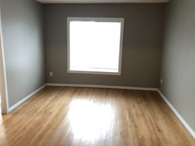 Building Photo - 868 Margaret Street