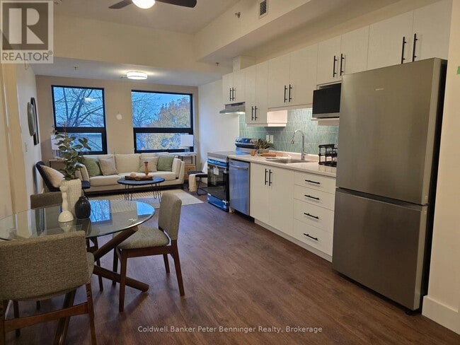 Building Photo - 604 Queen St S