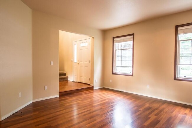 Building Photo - 206 South Riverside Harbor Drive