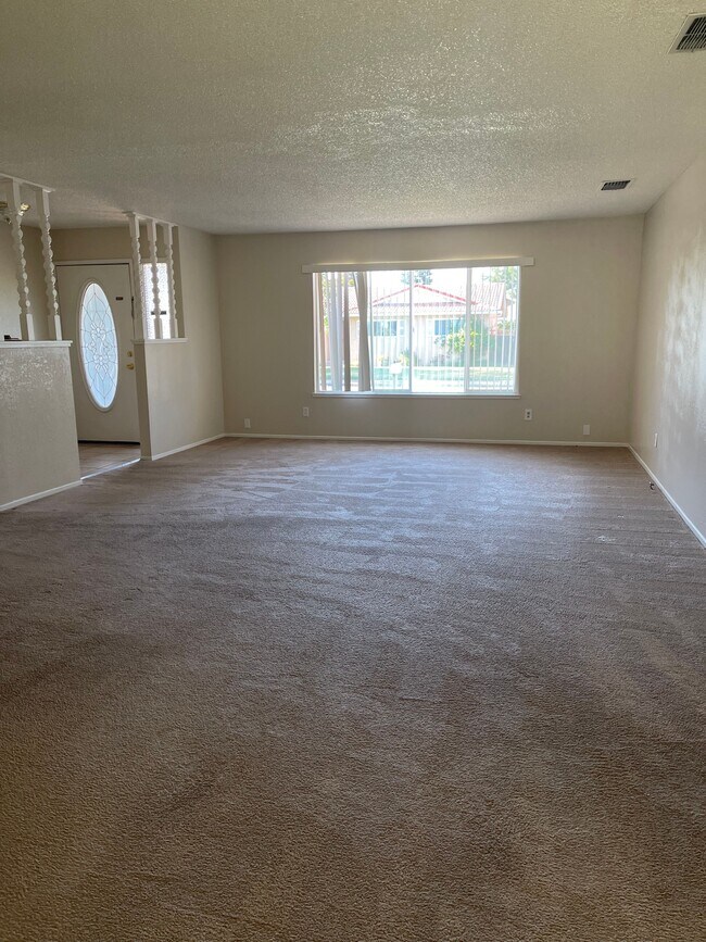 Foto del edificio - 660 Hillsdale Dr