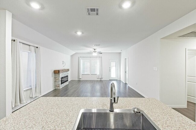 Foto del edificio - 1111 Emerald Gate Dr