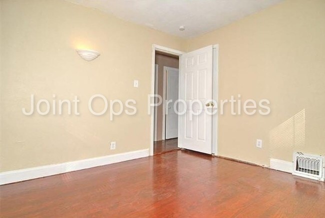 Foto del edificio - 8970 Olden Ave