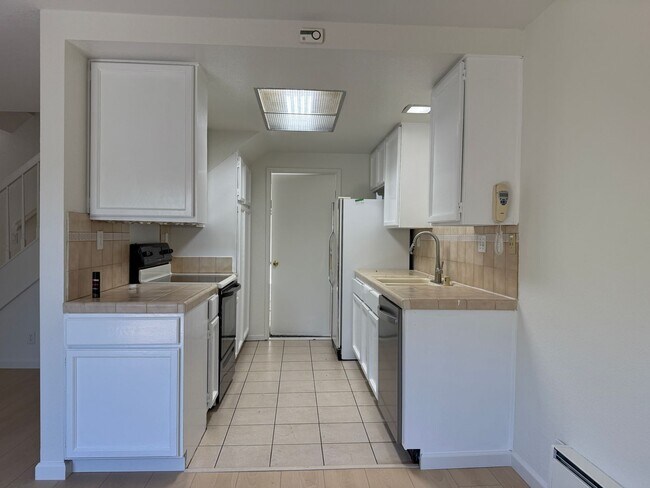 Foto del edificio - 704 Winstead Ct