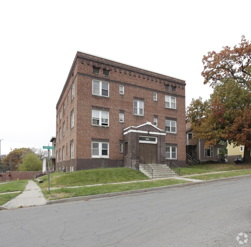 Building Photo - 702 20th St