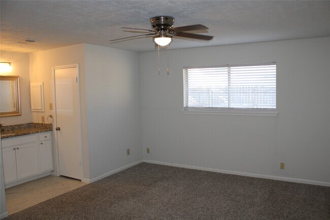 Foto del edificio - 819 Walbrook Dr