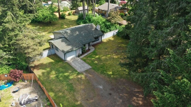 Building Photo - MOVE IN READY NOW!! 4 bed 1 bath on shy half acre! North Thurston School District