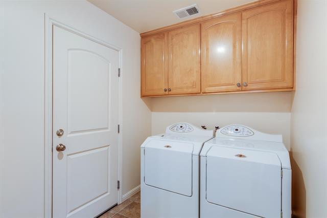 Building Photo - 3262 Moorpark Ave