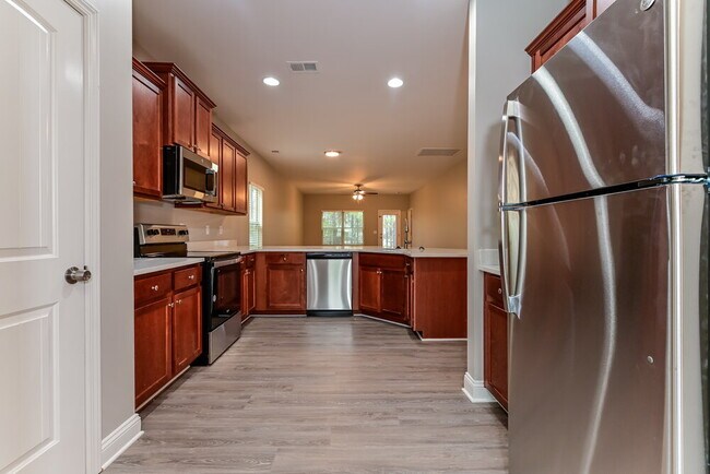 Foto del edificio - 5084 Summerview Ln