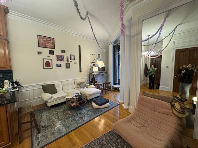 Building Photo - 163 Beacon St