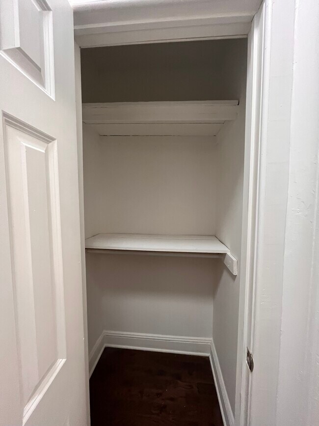 18 Kensington Ave Unit 1D - 24 Kensington Ave