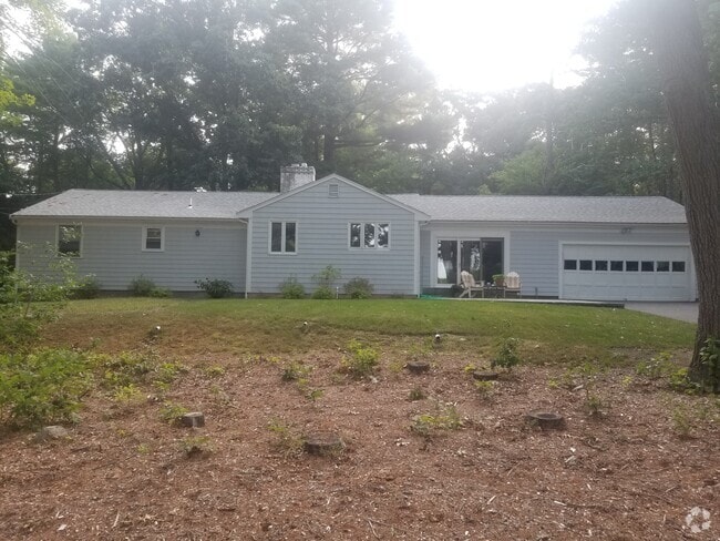 Building Photo - 576 Highland St