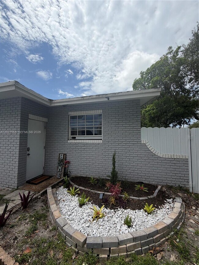 Foto del edificio - 4890 NW 7th St