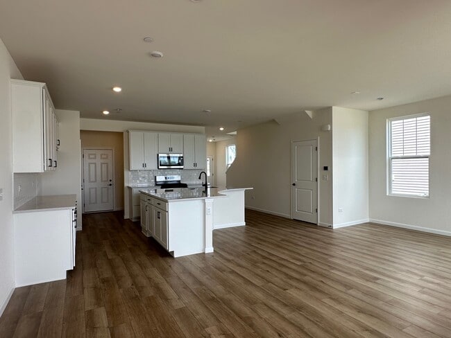 Building Photo - 5955 Hawkweed Dr