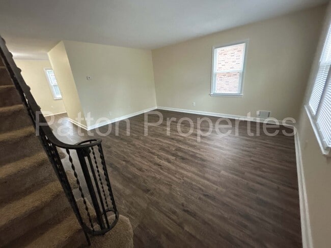 Foto del edificio - 7032 Fairmont Rd