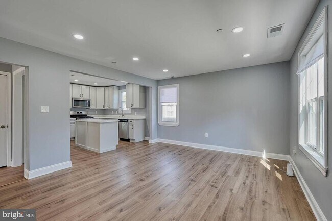 Building Photo - 112 Fox Way