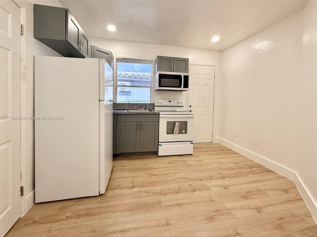 Foto del edificio - 7724 NE 1st Ave