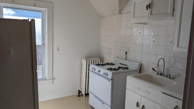 Building Photo - 1021 Ames St