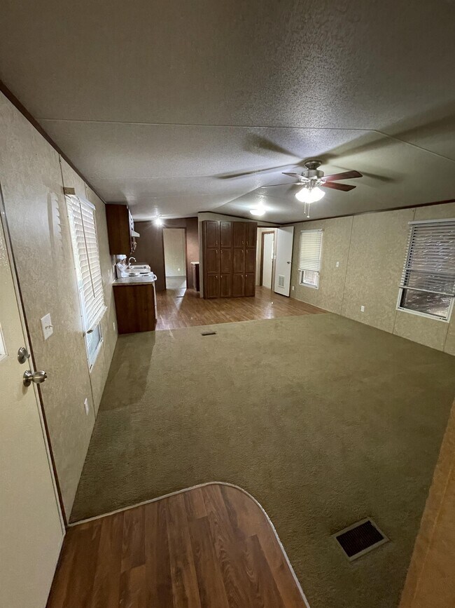 Building Photo - 15612 Oak Bend