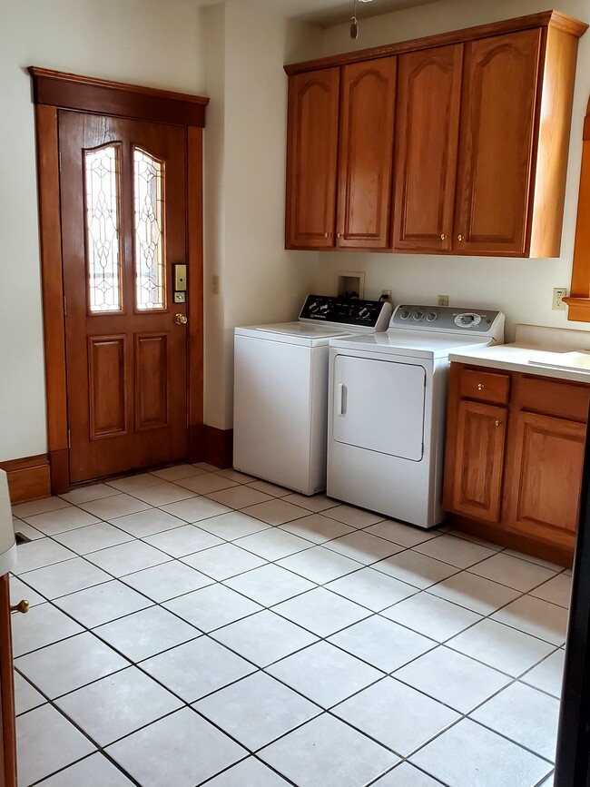 Kitchen, viewed from interior - 204 Crawford Ave